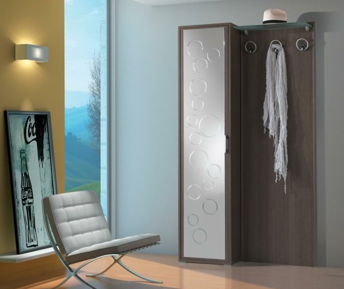 Garderob-och-skåp-med-glas-dörr