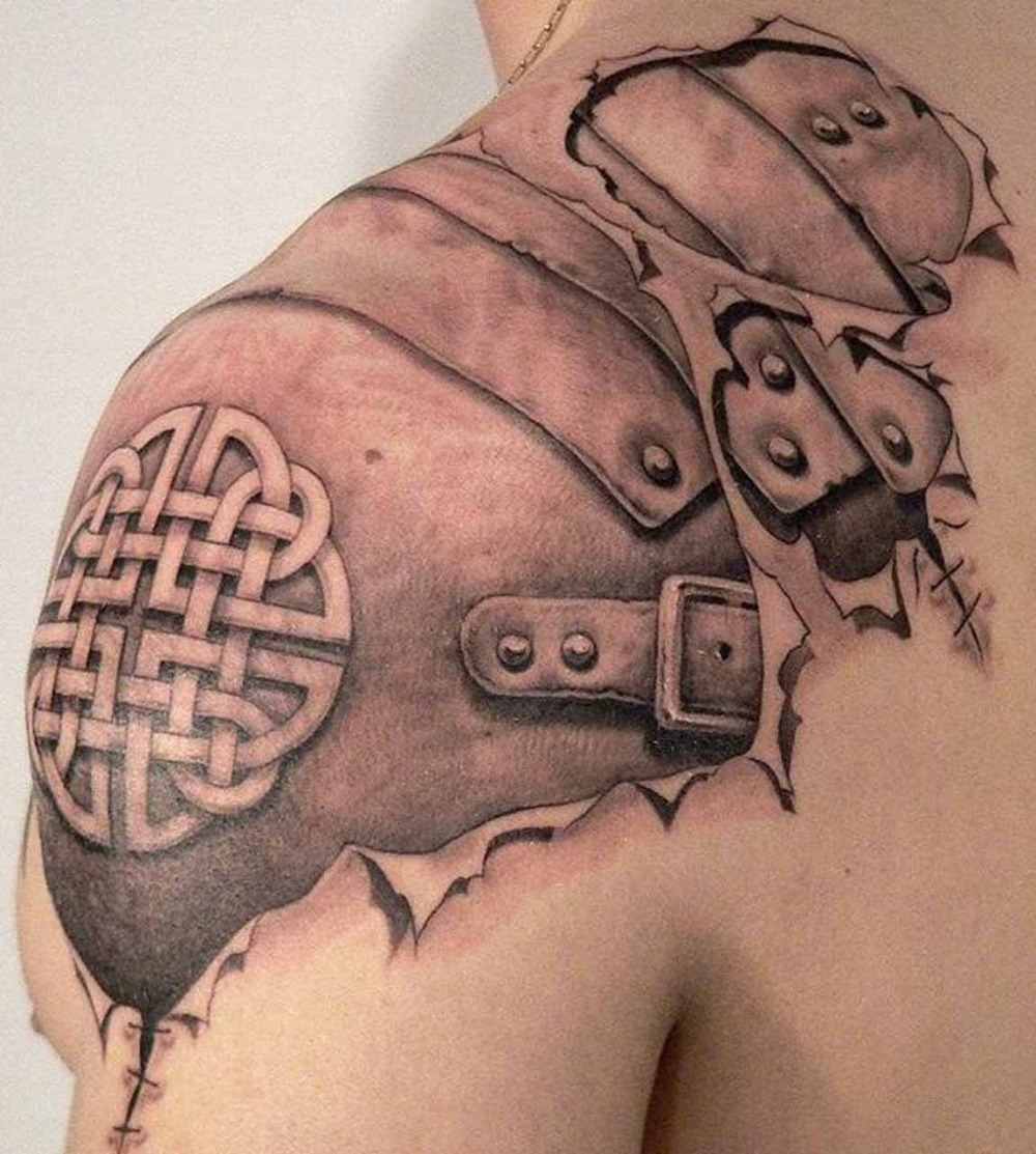 axel rustning tatuering keltisk symbol detaljerad som en andra hud