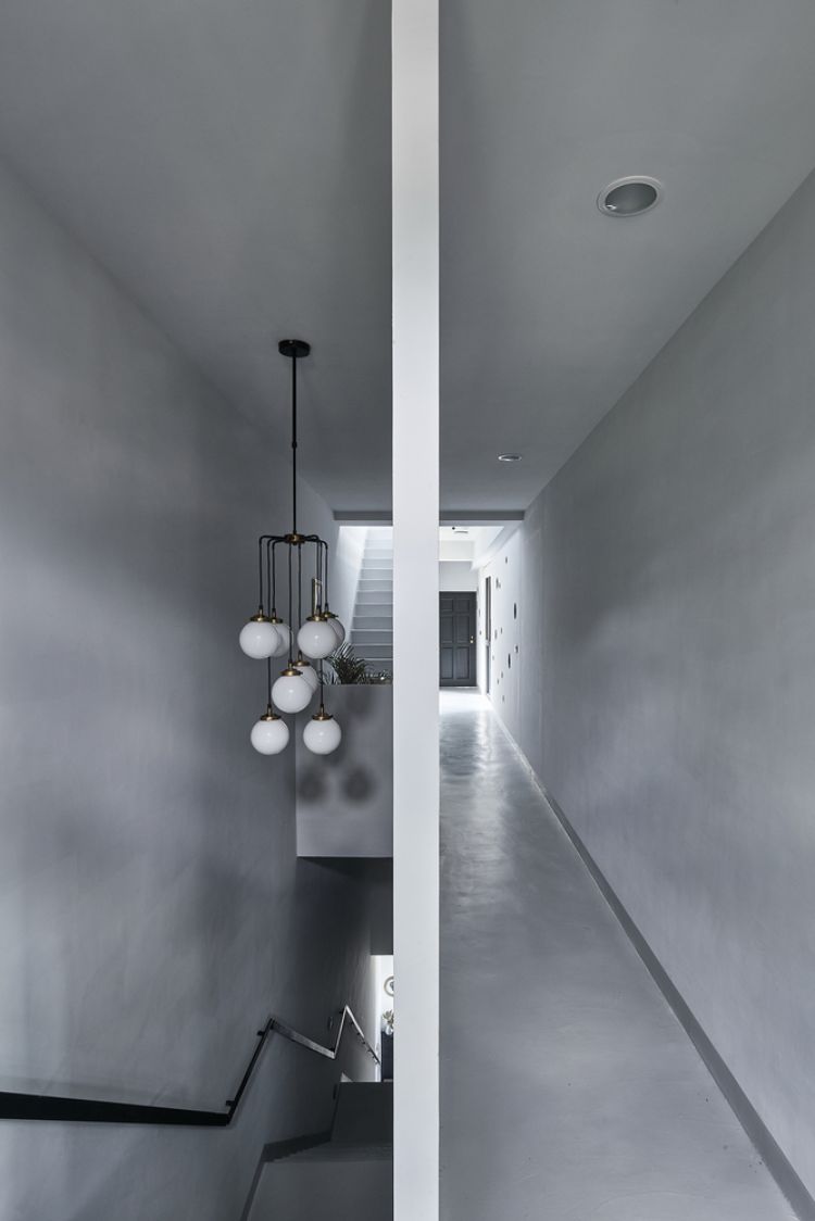 svart fasad modern design onyx upplyst hus taiwan minimalistiska runda hål design cirklar inspirerad av spray arkitektur projektgolv