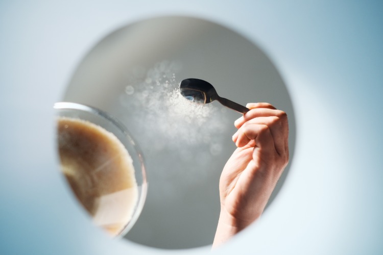 att tillsätta socker till kaffe kan öka risken för diabetes