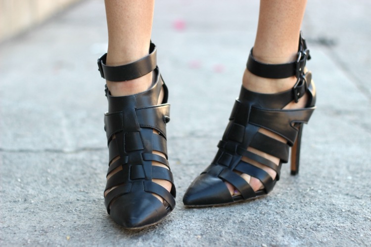 Svart-outfits-sätta ihop-sandaler-high-top