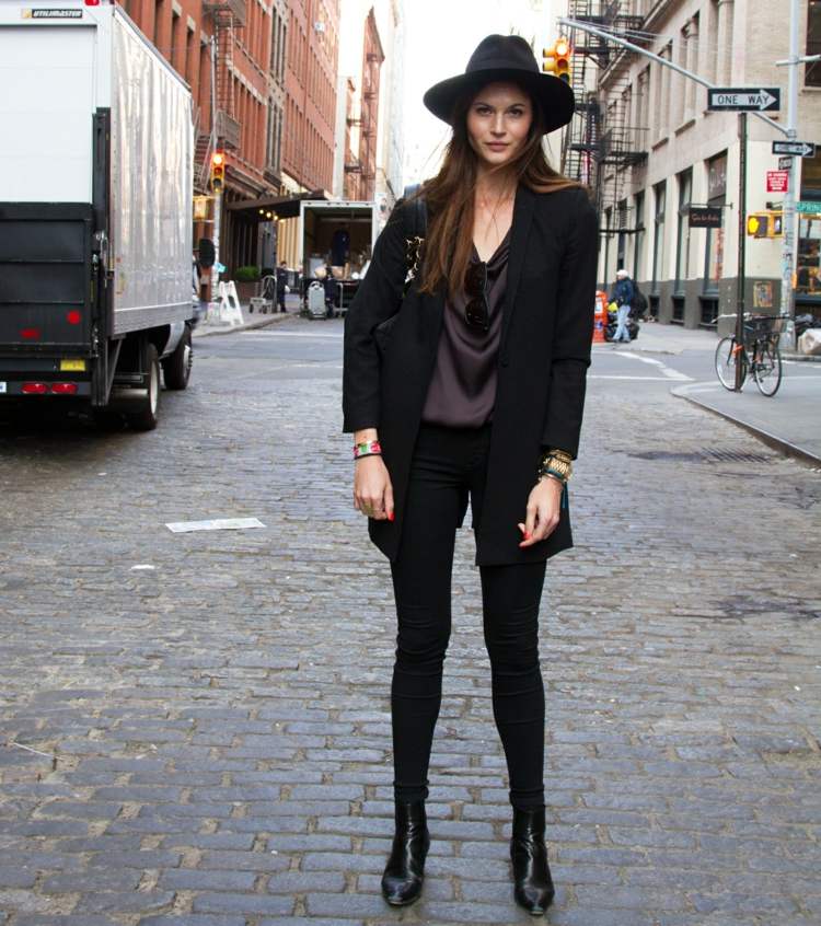 Black-Outfits-sätta ihop-black-blazer-satin-tyg