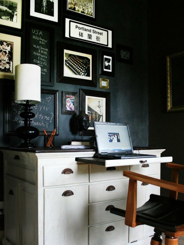 väggfärg svart byrå vit bildram skrivbordsdesign