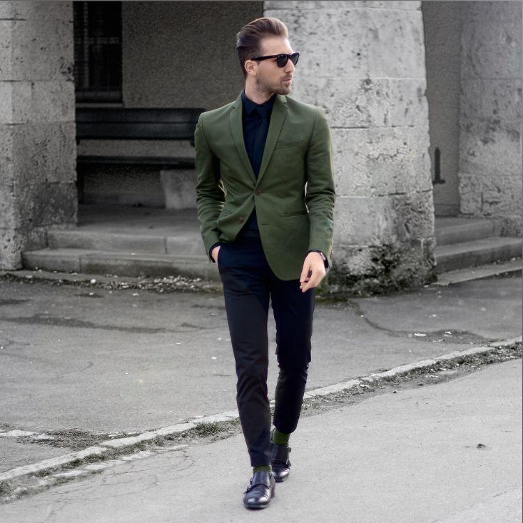 grön blazer svart skjorta designerskor kombination elegant affärsstil