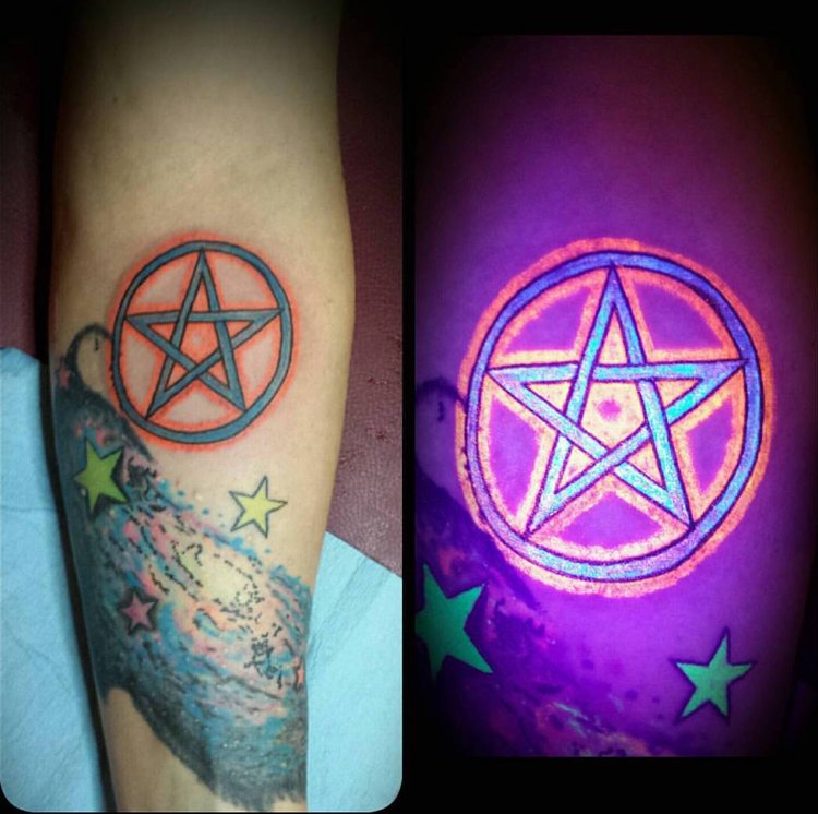 svart ljus tatuering färg stjärna underarm stjärna bilder