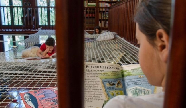 Läsnät Playoffice flytande nät traditionellt hembibliotek