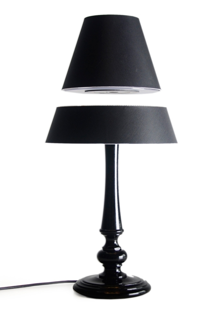 flytande-möbler-futuristisk-design-lampa-armatur-svart-silhuett