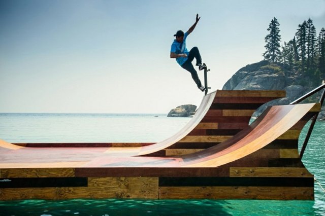 Skate-ramp-a-boy-in-the-lake