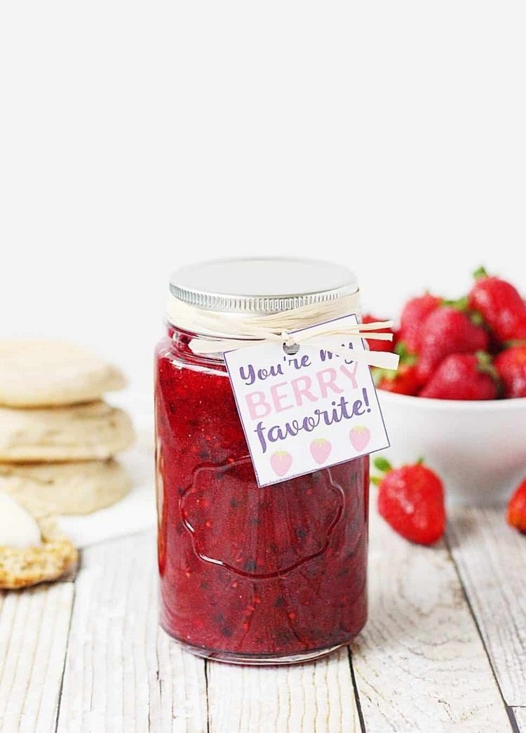 Hemlagad sylt från färska jordgubbar recept ätbar gåva
