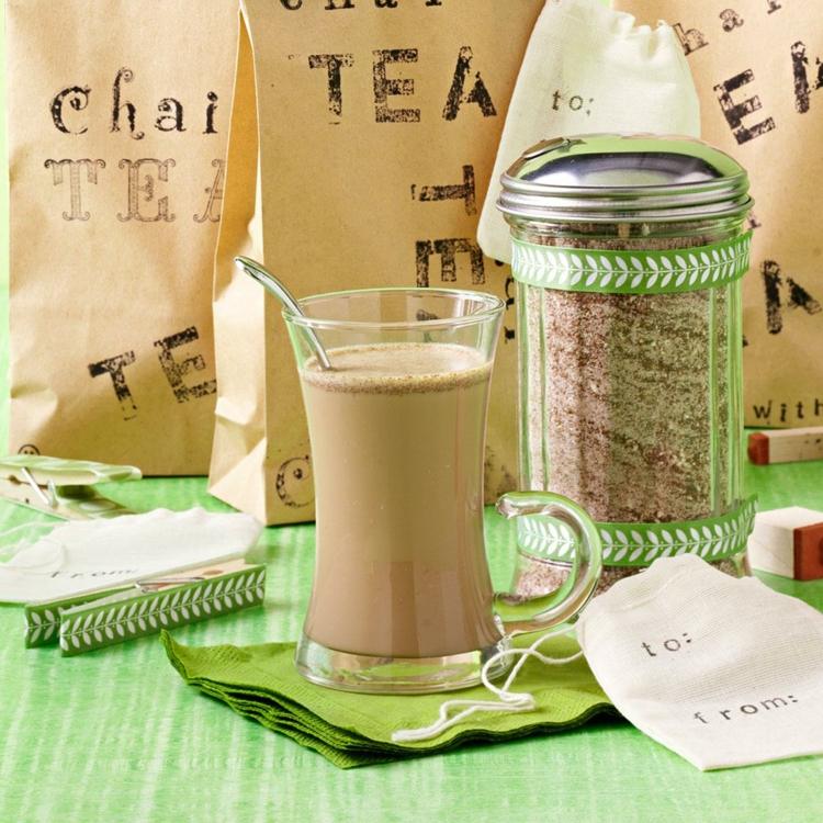 hemlagad-gåvor-chai-te-socker-mjölk-kanel-kryddor-etikett-mix-cup-drink