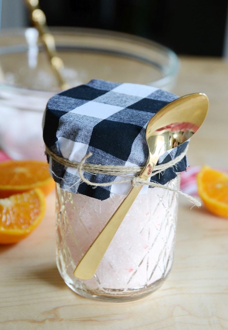 hemlagade-gåvor-bad-salt-peeling-aromer-socker-apelsin-sked-lock-tyg