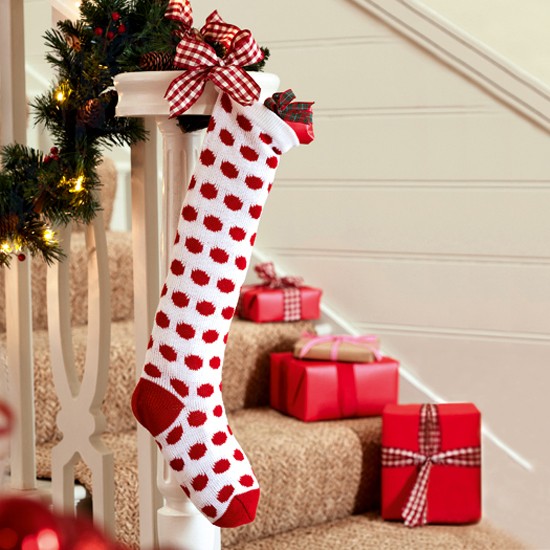 strumpor röd vit trappräcke dekorera jul