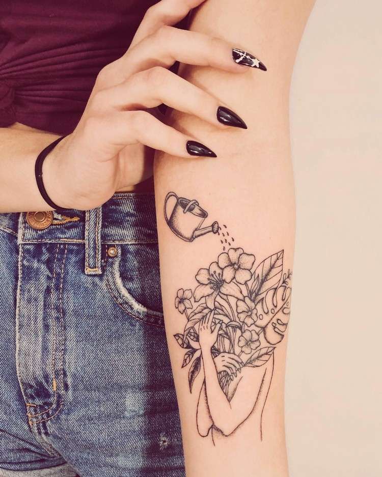Kvinnor tatuering underarm själv kärlek tatueringar idéer