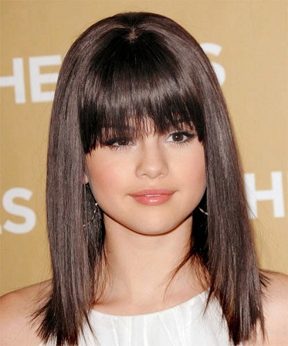 Selena Gomez leikkaa hiuksensa