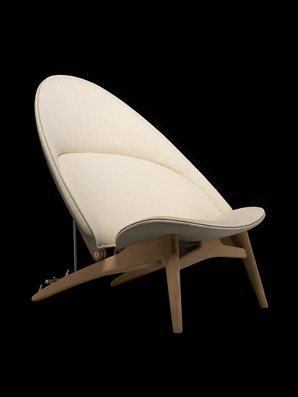 Stolprototyp Hans J Wegner 2014 beige