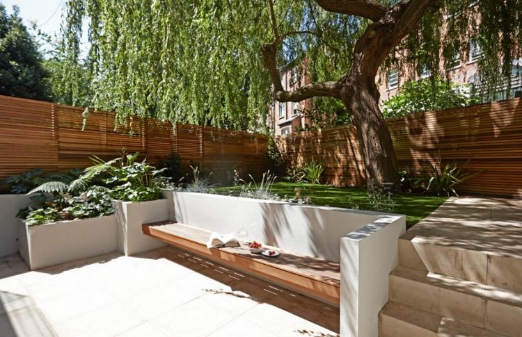 Sänkt trädgård med sitt-design-modern-tegel-bänk-sekretess-skärm-trä