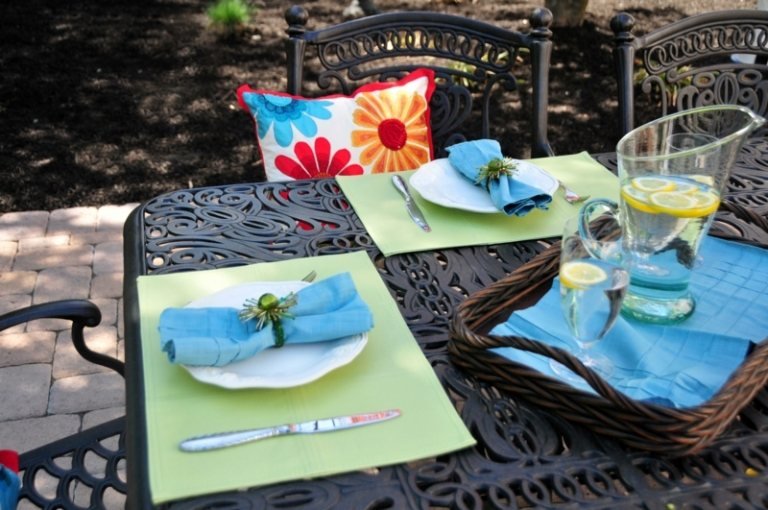 servetter vik blå servettring blomma placemat grön limonad