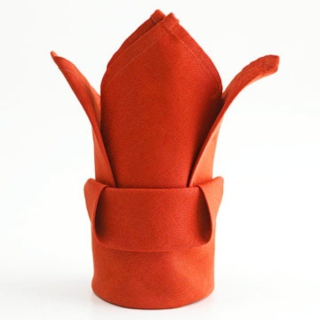 fransk-lilja-vik-papper-servett-röd-dekoration-idéer