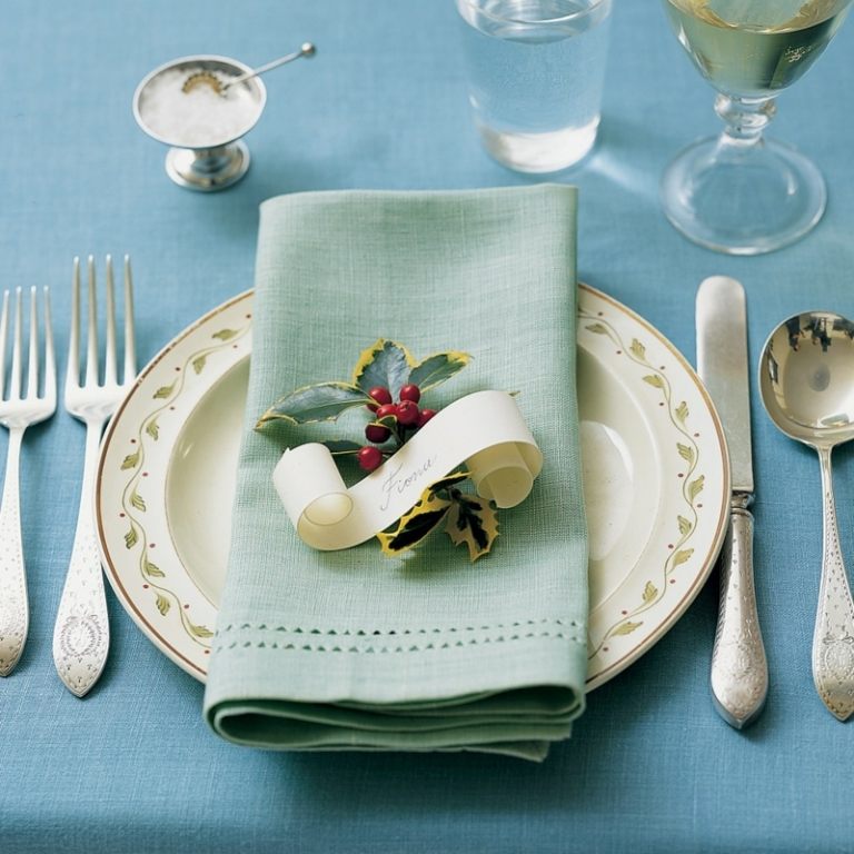 servetter vik elegant bordsdekoration idé blad bär tallriksmönster