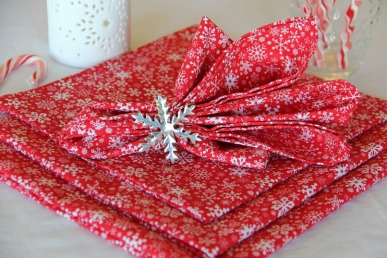 servetter vik jul elegant röd snöflinga servettring