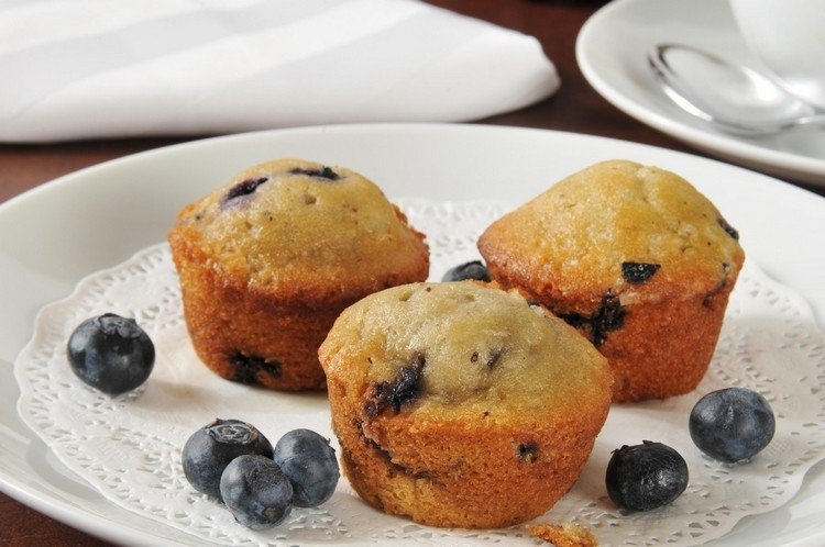 söt-finger-mat-små-blåbär-muffins-fest-dessert-blåbär
