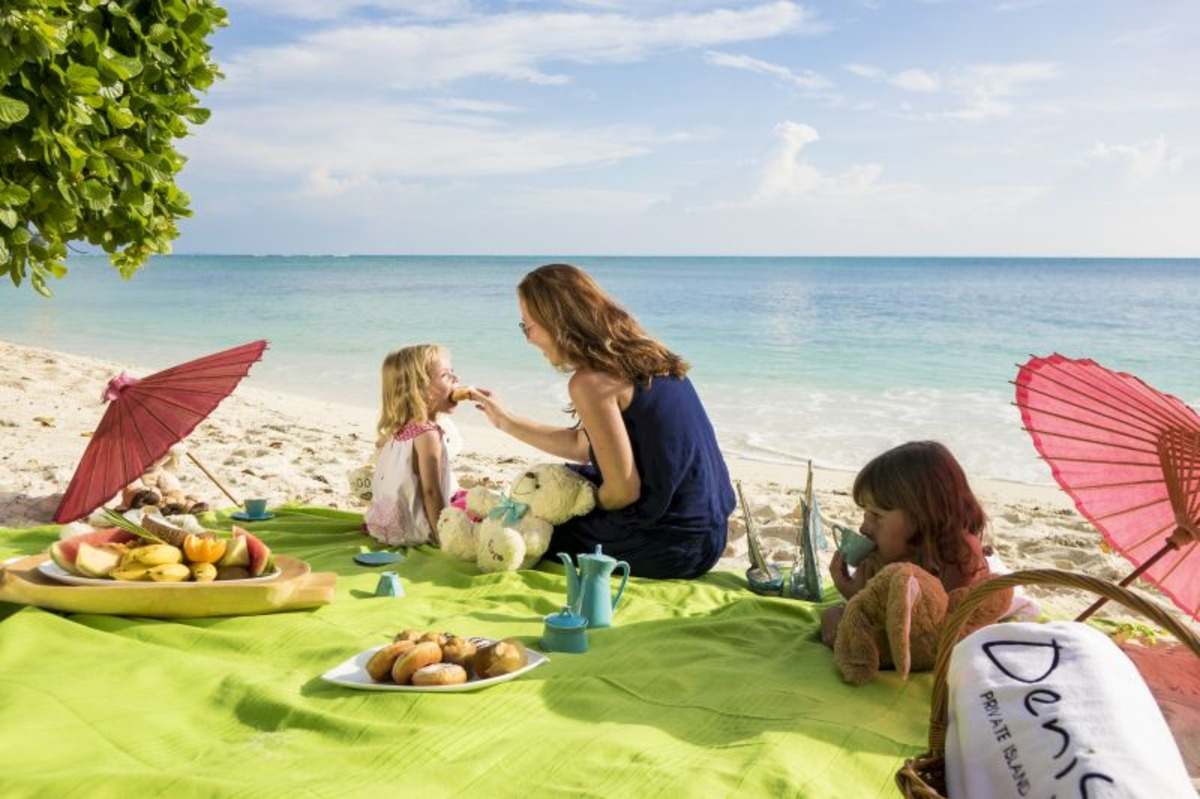 Seychellerna semester med barn picknick på stranden