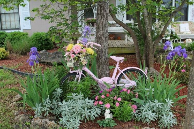 trädgård-shabby-chic-sängkläder-accent-retro-cykel-rosa-växter