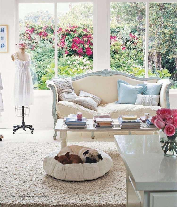 shabby-chic-vardagsrum-möbler-deco-daybed-antik-vit-vinter-trädgård trädgård-hund säng-matta