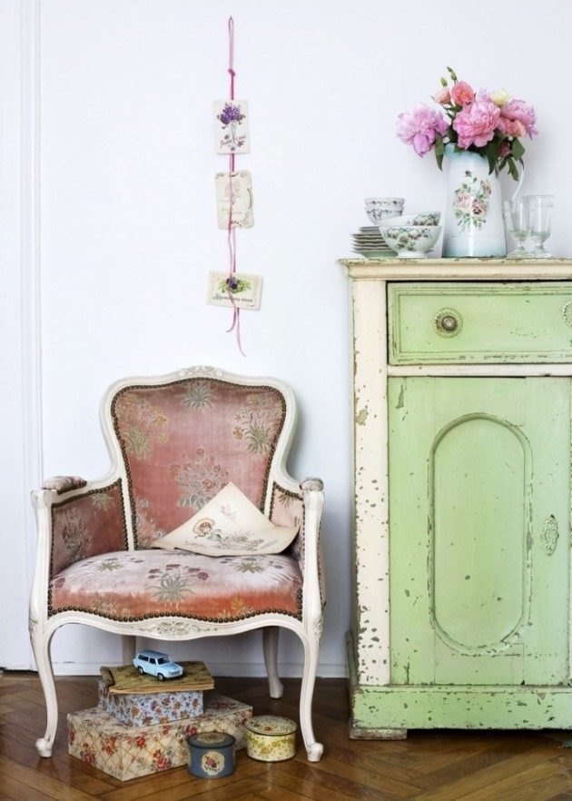 shabby-chic-fåtölj-stoppad-flisad-färg-byrå-grön