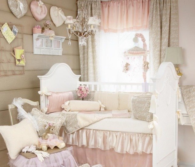 shabby-chic-barnrum-vit-rosa-vägg-dekoration-krokar för kläder