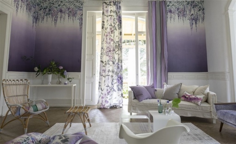 Shabby-stil-gör-det-själv-lila-väggklädd soffa-vit