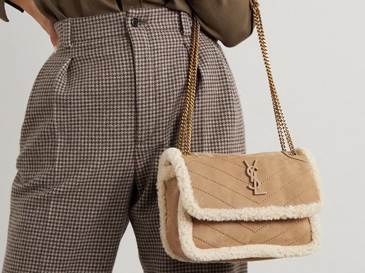 Handväskor Trender Winter 2020 Shearling Bag Outfit Idéer