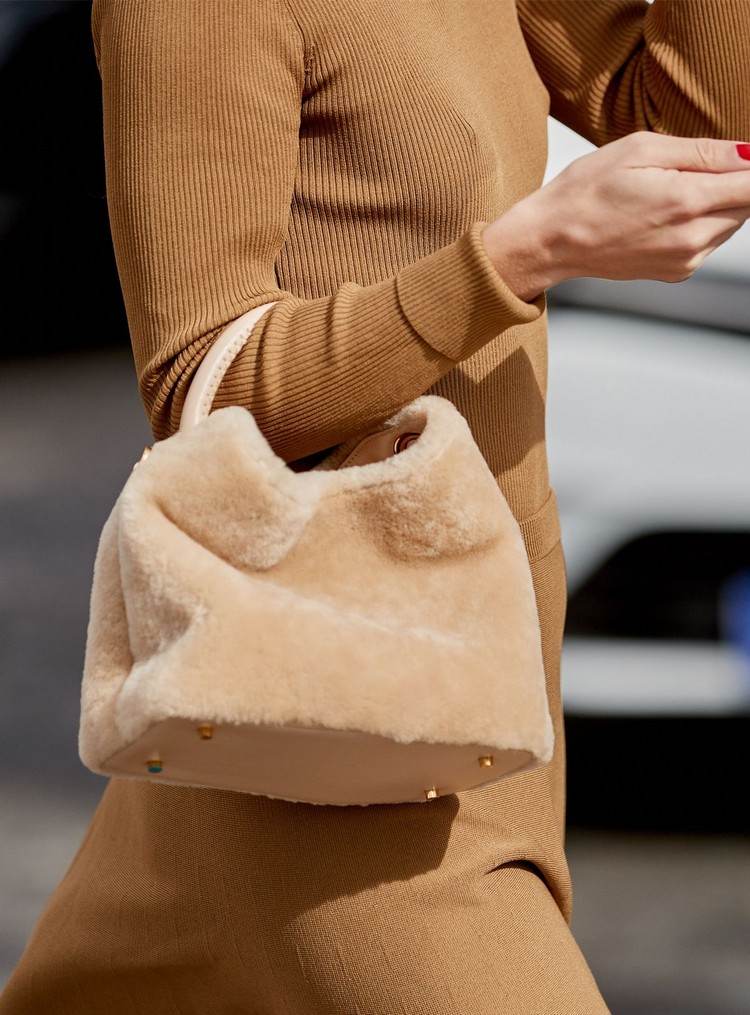 Shearling Bags Trend 2020 Lambskin Bags Handväska Trender Vinter