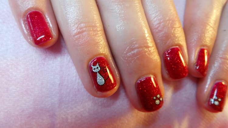 shellack gel nageldesign röd idé katter motiv tass