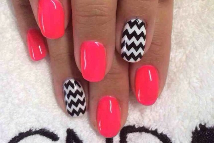 shellack gel nageldesign neonrosa sicksack svart vit modern