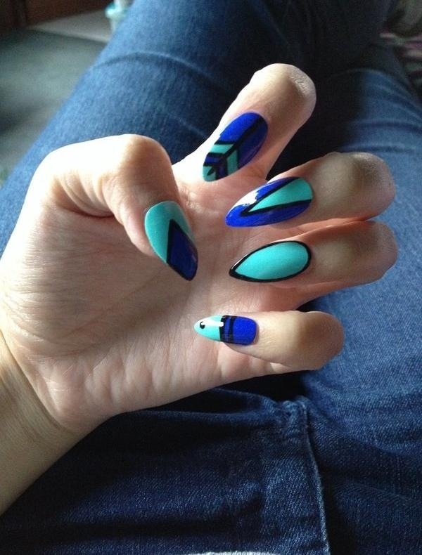 Shellac-koboltblå-mintgrön-stilleto-gel-nagel-design-färger