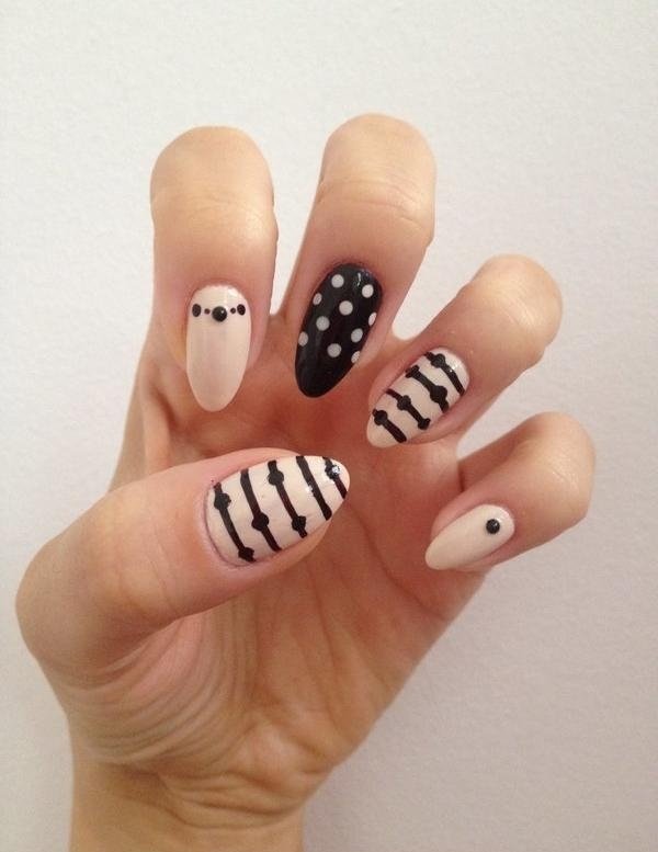 Gel-nail-design-swabs-shellac-svart-vit-dekorationer