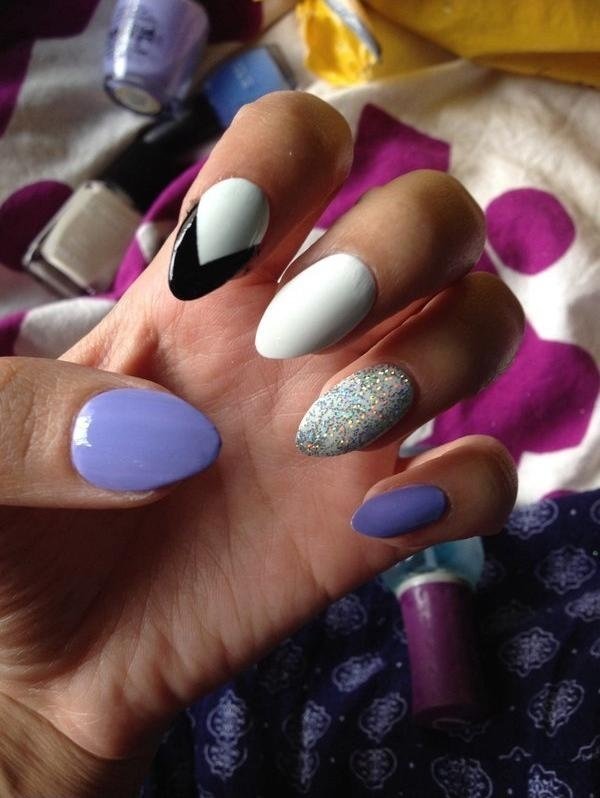 Färgglatt-nagellack-stilett-lavendel-shellack