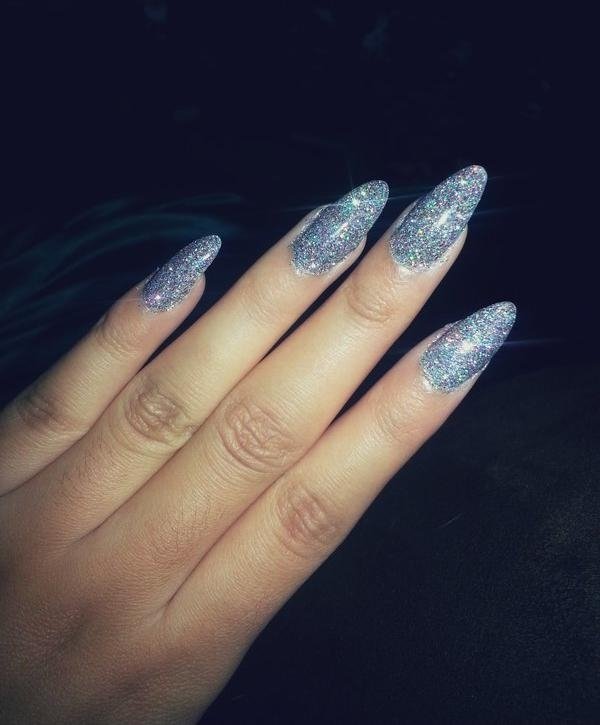 Gel-nagel-design-stilett-spets-arkiverade-naglar-glittrande