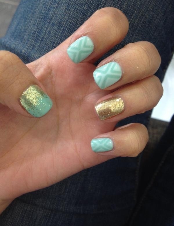 Shellac-nagellack-mintgrönt-guld-glitter-modern-design
