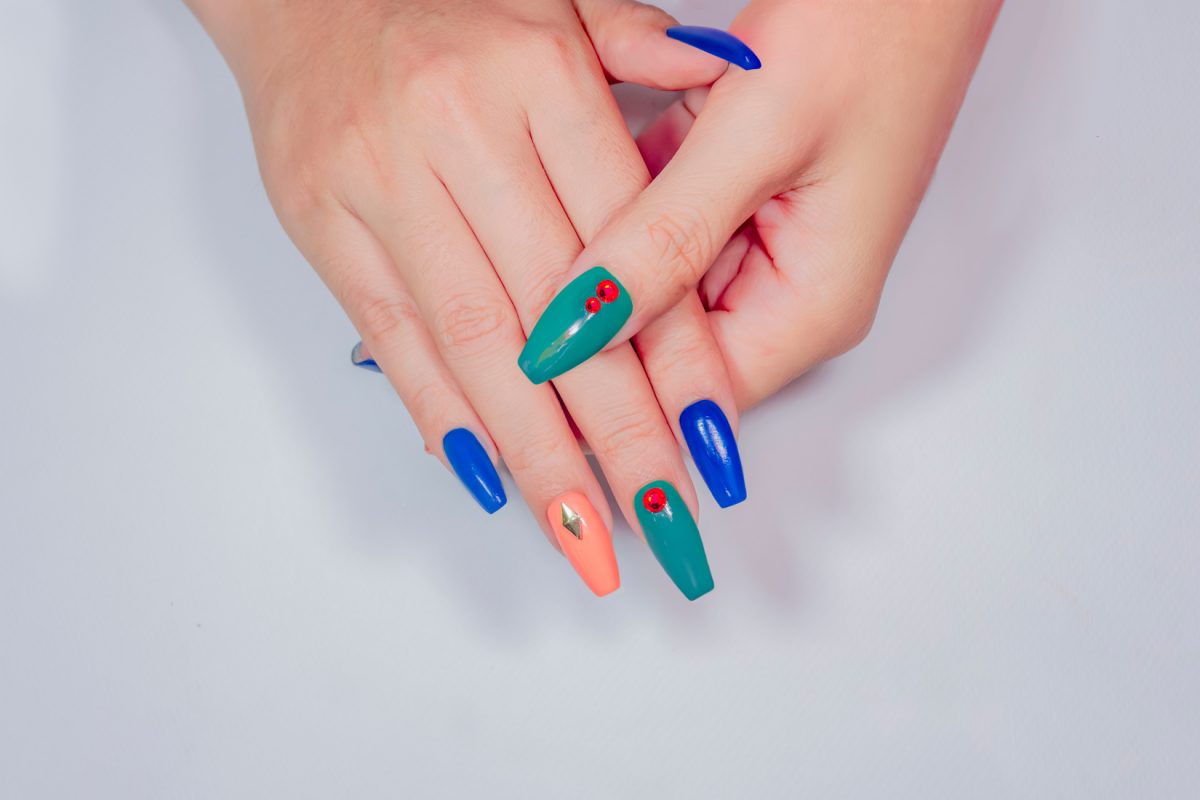 Hur får man nagellack från kläder uv ta bort lack
