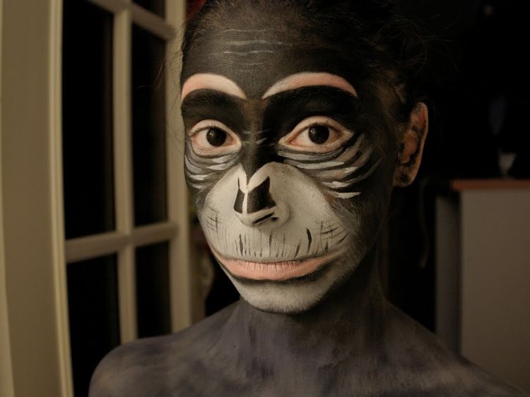 gorilla make up apa kostym damer idéer halloween karneval karneval kostym klä upp ansiktsmålning vit svart grå