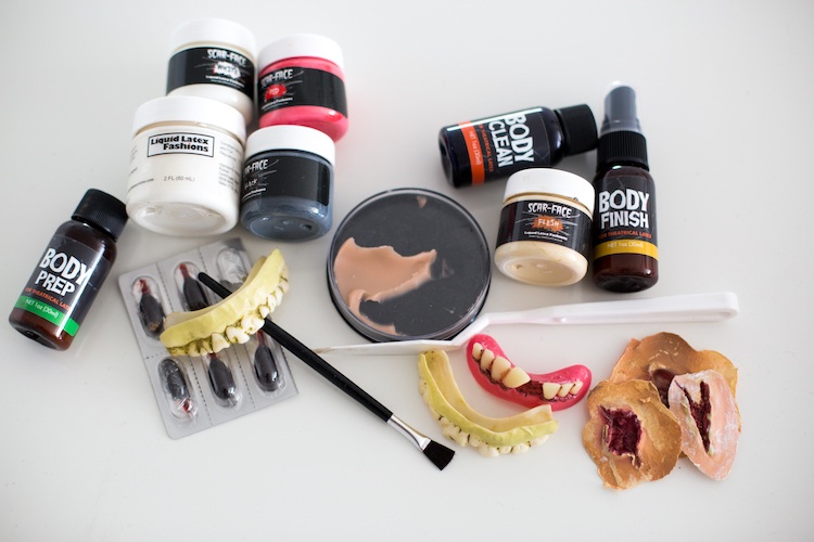 Zombie-smink-partner-kostymer-instruktioner-smink-material-verktyg
