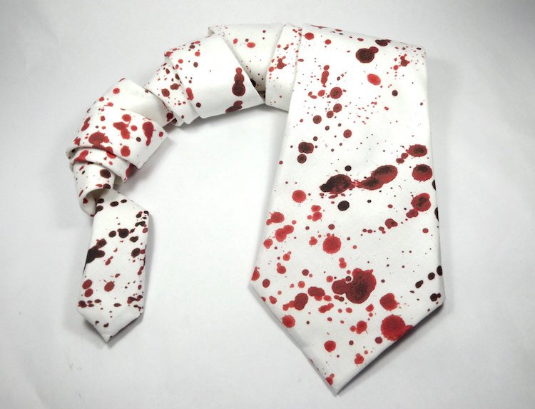 zombie-kostym-man-slips-vita-blod-fläckar-spår