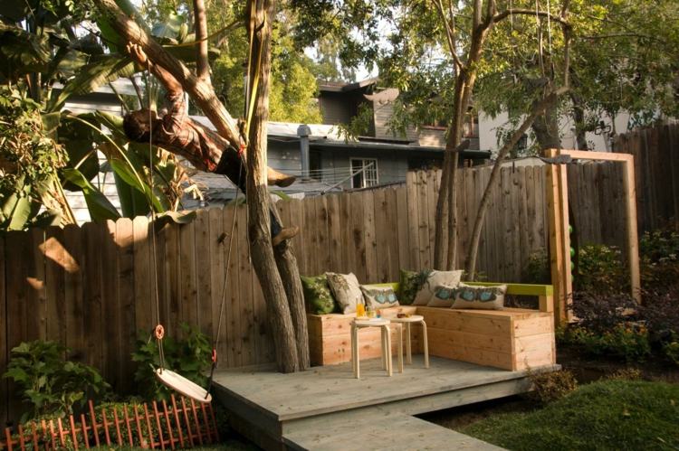 Integritetsskydd-trä-trädgård staket-sittgrupp-design-terrass