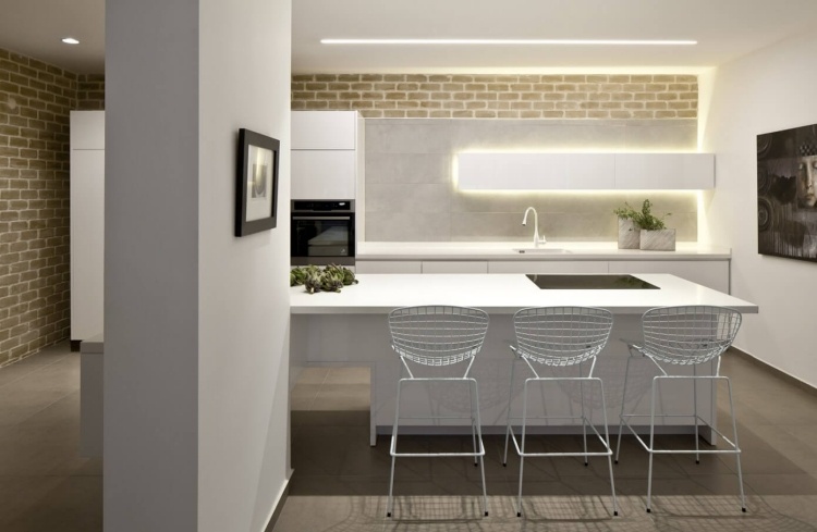 modern stad-lägenhet-öppet-kök-kök-ö-disk-vit tegelvägg