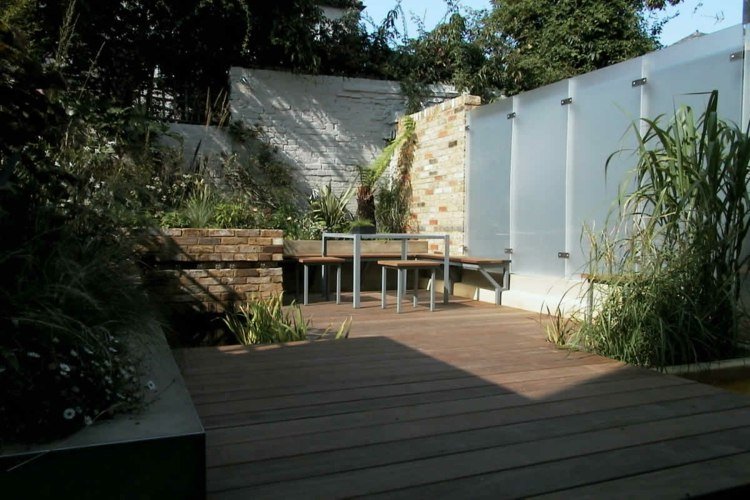 Bygg en privat skärmträdgård själv Glasstaket matt stenväggsterrass