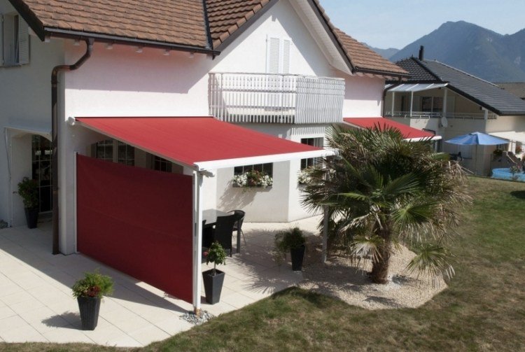 Sekretess-skydd-terrasser-stobag-siro-rött-hus-palm-solskydd-integritet