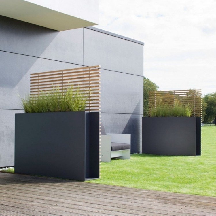 Sekretess-skydd-terrasser-SOTOMON-Carsten-Gollnick-trädgård-gräsmatta-modernt-stål-trä