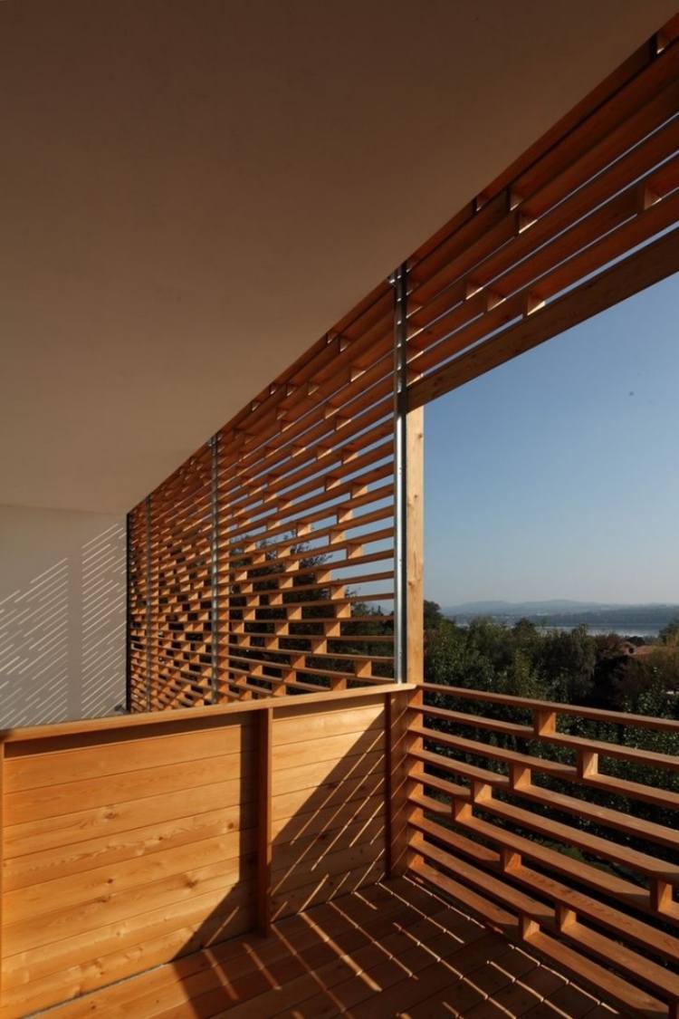 Sekretess-skydd-terrass-trä-utsikt-sol-skugga-trä lameller